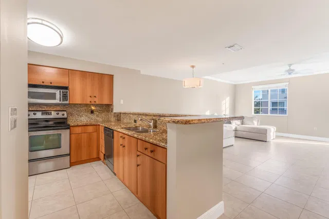 Pineapple Grove Village Condominiums Unit 5-E photo 8