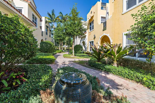 Villas on Antique Row Residence photo 4