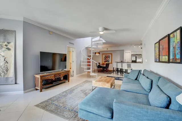 The Astor Unit 415 photo 3