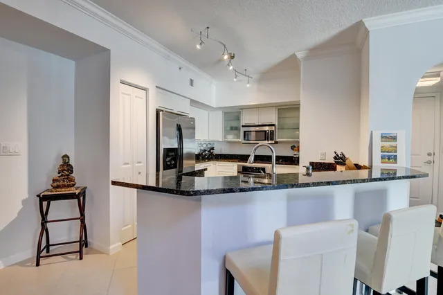 The Astor Unit 415 photo 6