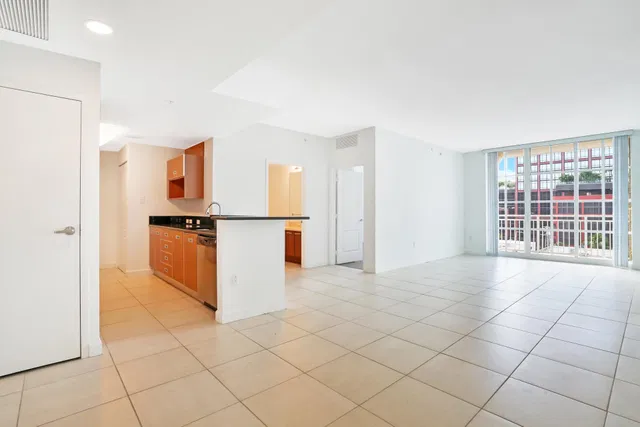 The Whitney Unit 622 photo 2