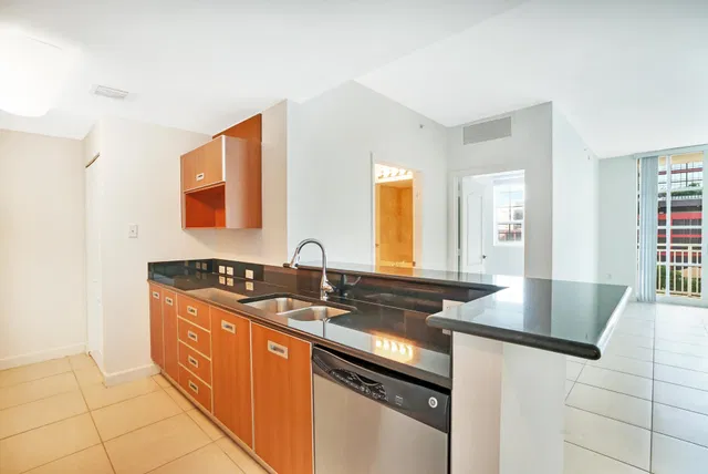 The Whitney Unit 622 photo 4