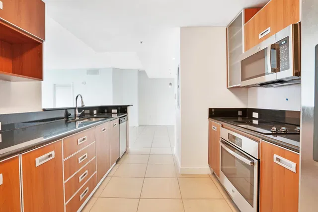 The Whitney Unit 622 photo 5