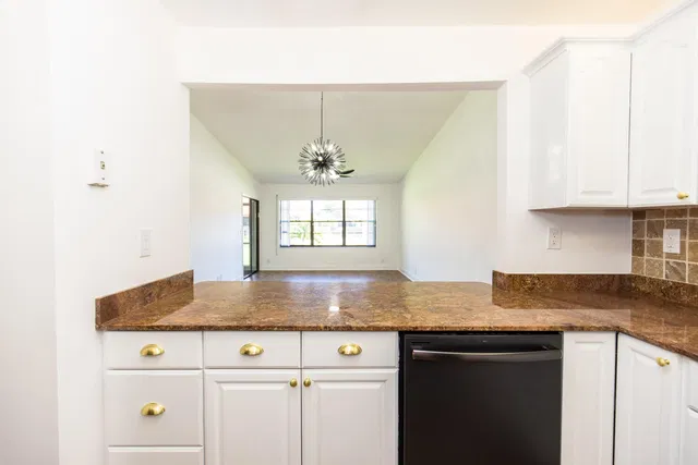 Residence photo 9