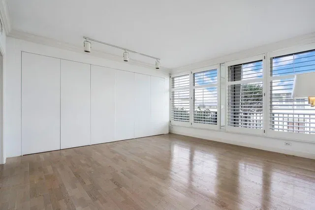 Dunster House Palm Beach Unit 4c photo 17