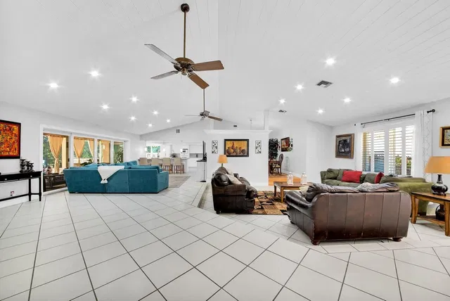 Boca Bath & Tennis Residence photo 6