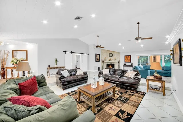 Boca Bath & Tennis Residence photo 9