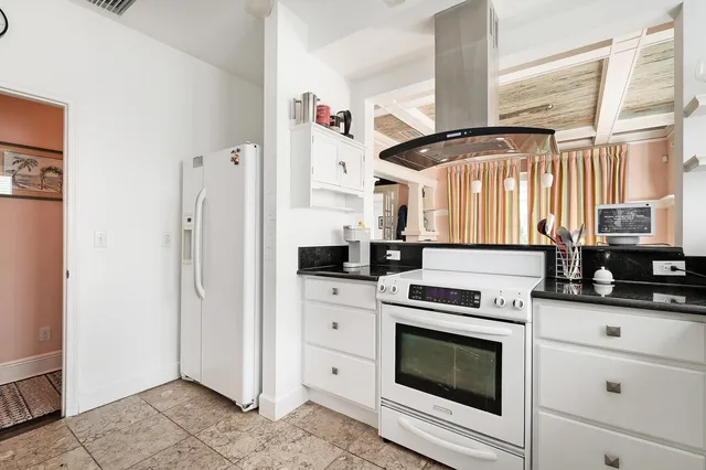 NOMAR West Palm Beach Residence photo 16