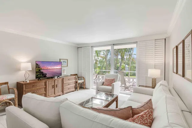 139 Sunrise Avenue #204