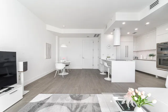 Tower 155 Unit 1008 photo 7