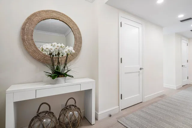 Winthrop House Condos Unit 302 photo 2