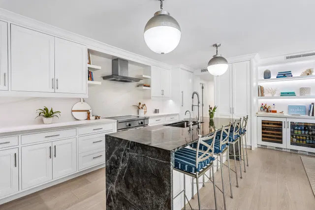 Winthrop House Condos Unit 302 photo 6