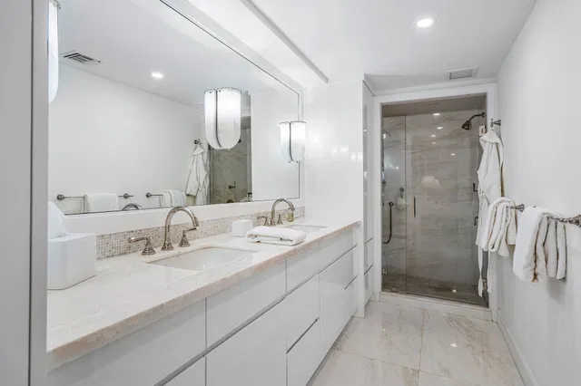 Winthrop House Condos Unit 302 photo 16