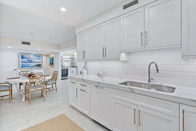 Winthrop House Condos Unit 605 photo 8