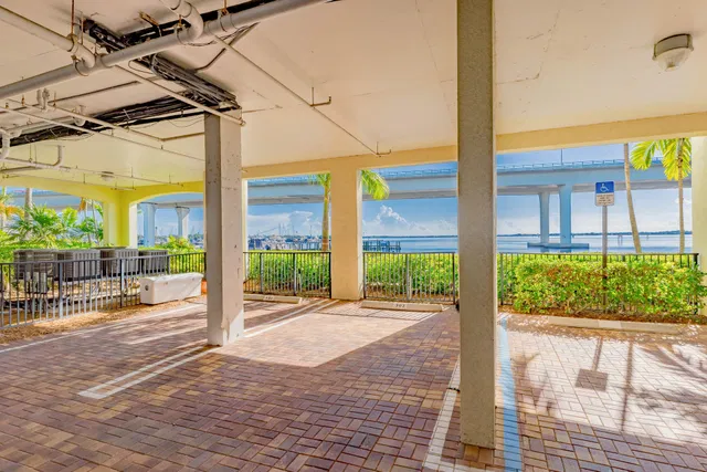 Harborage Yacht Club Unit 302 photo 6