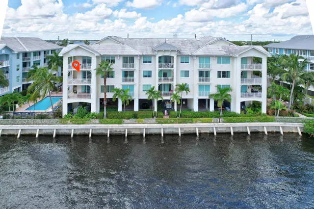 Harborage Yacht Club Unit 304 photo 5