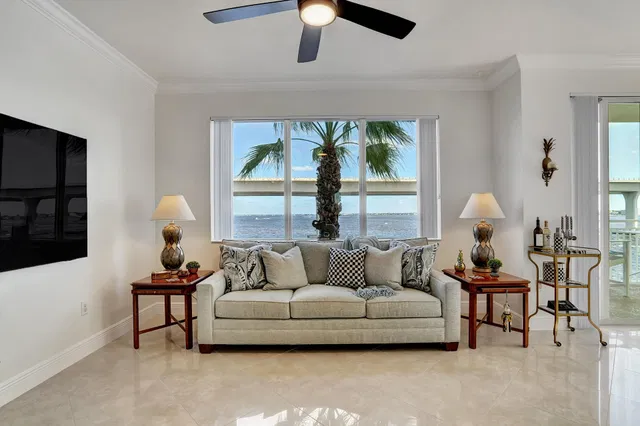 Harborage Yacht Club Unit 304 photo 8