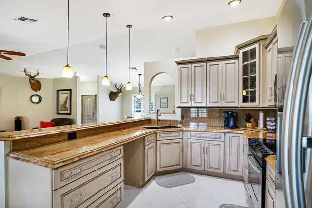 Residence photo 6