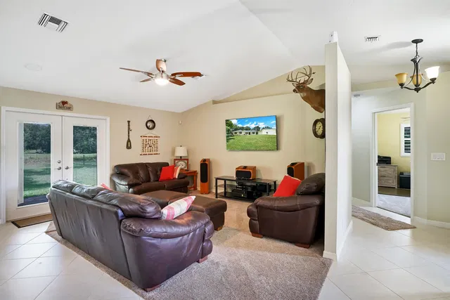 Residence photo 12