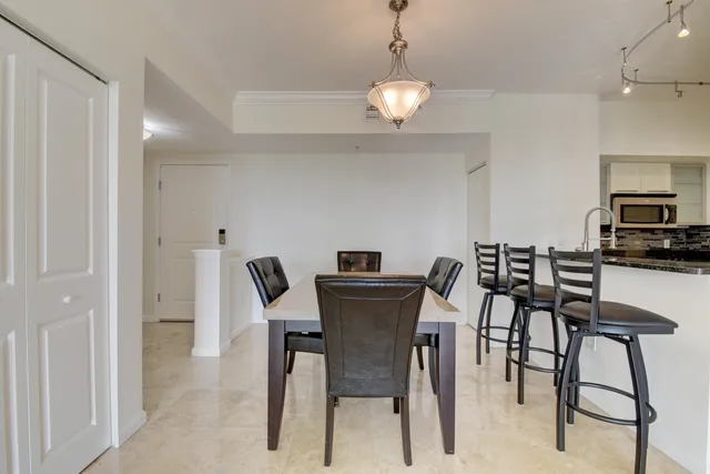 The Astor Unit 507 photo 3