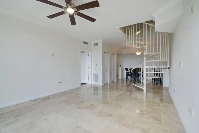 The Astor Unit 507 photo 7
