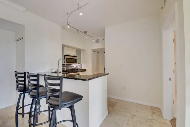 The Astor Unit 507 photo 8