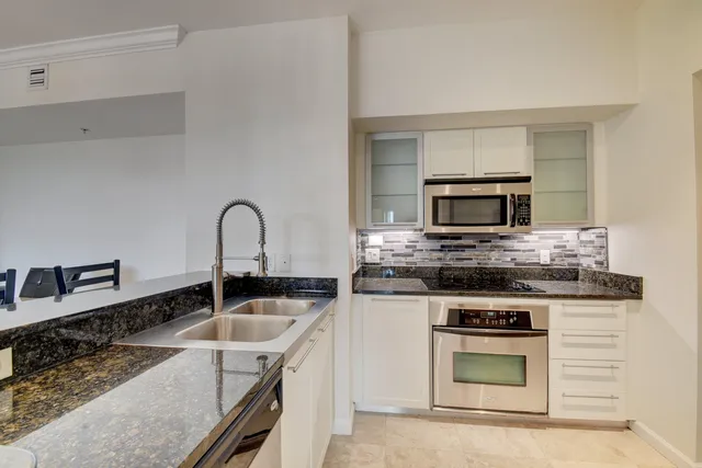 The Astor Unit 507 photo 9