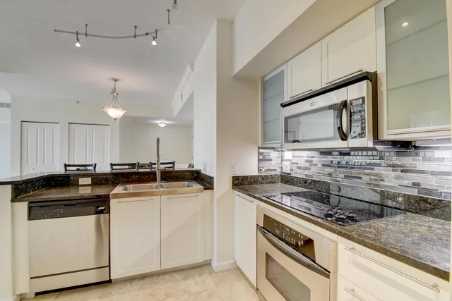 The Astor Unit 507 photo 10