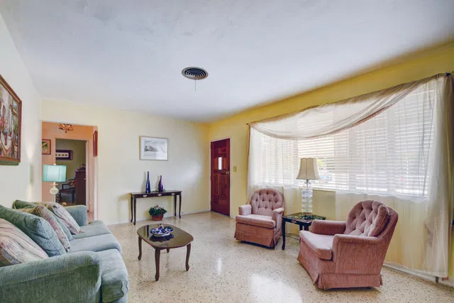 SoSo West Palm Beach Residence photo 9