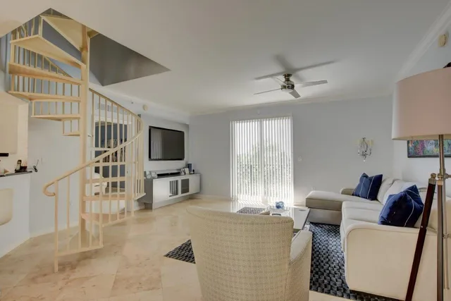 The Astor Unit 407 photo 4