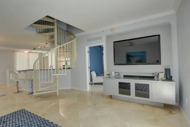 The Astor Unit 407 photo 5