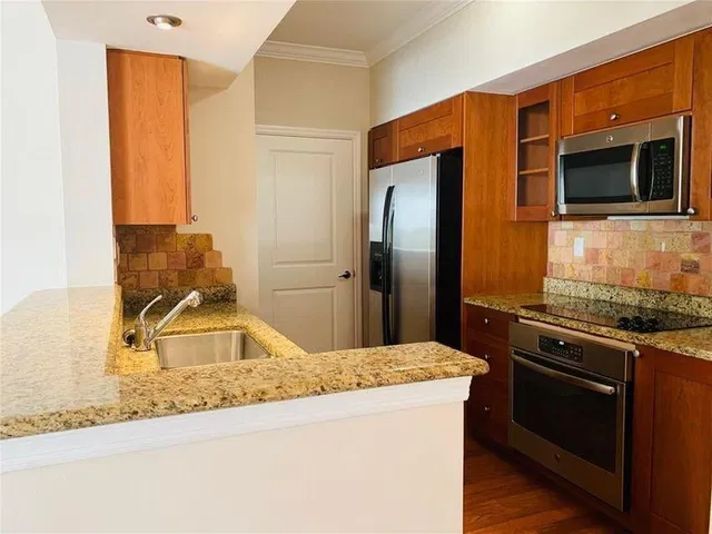Harborage Yacht Club Unit 307 photo 10