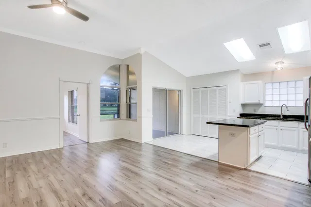  Residence photo 9