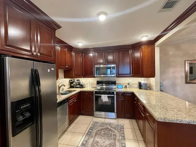 Residence photo 2