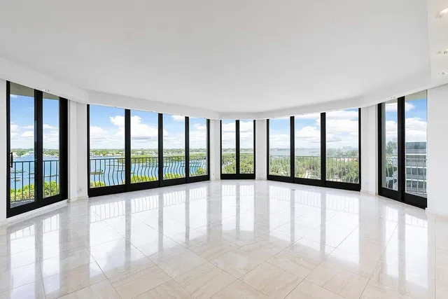 Sloan's Curve Palm Beach Unit 504s photo 4