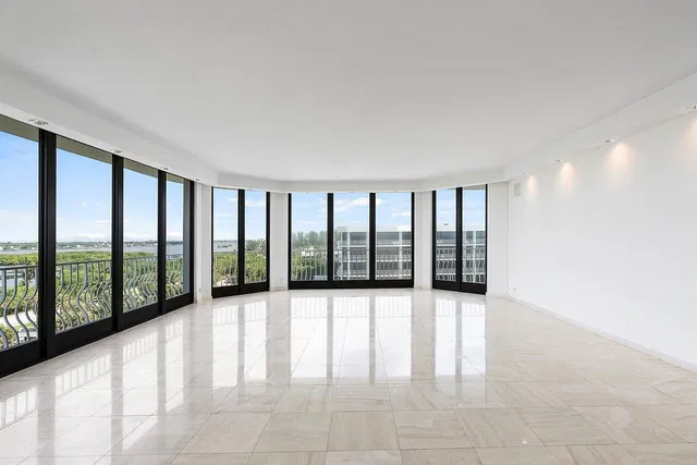 Sloan's Curve Palm Beach Unit 504s photo 6