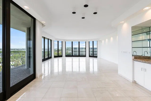 Sloan's Curve Palm Beach Unit 504s photo 8