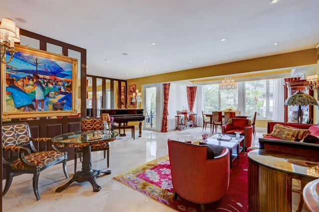 44 Cocoanut Row #207a