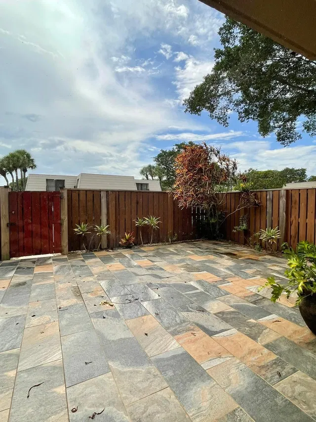 Residence photo 5