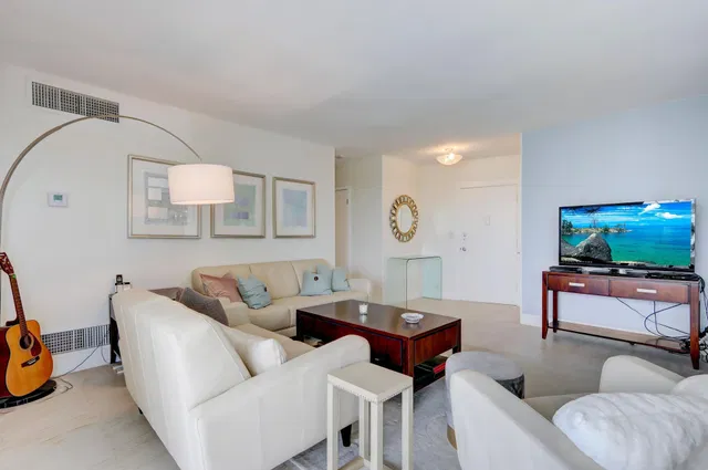 Palm Beach Towers, Palm Beach Unit 507a photo 3