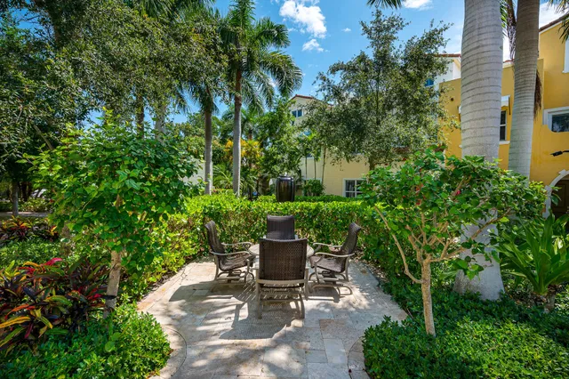 Villas on Antique Row Residence photo 29