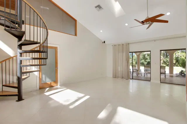 Boca Bath & Tennis Residence photo 9