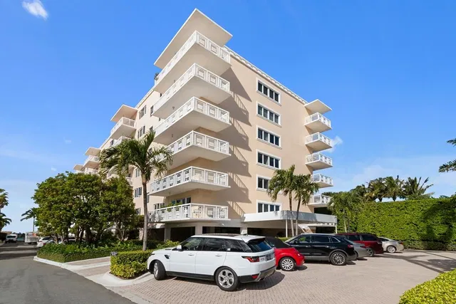 250 Bradley Place #307