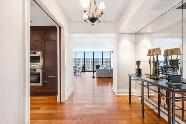 Sloan's Curve Palm Beach Unit 507s photo 9