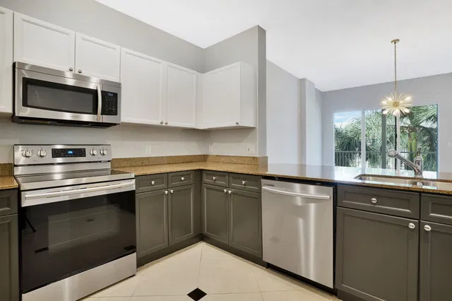 Flagler Landing Unit 402 photo 5