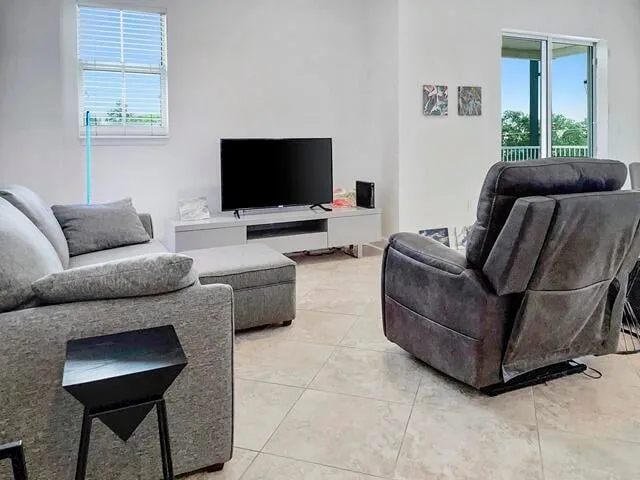 Flagler Landing Unit 305 photo 3
