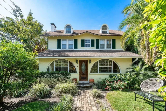 400 Seaspray Avenue