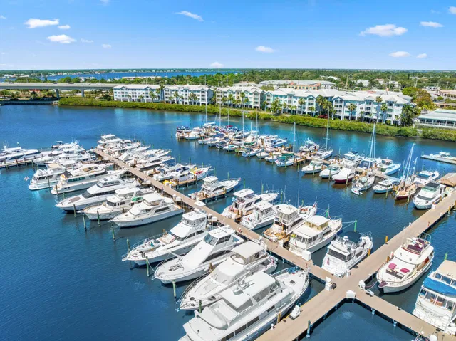 Harborage Yacht Club Unit 202 photo 3