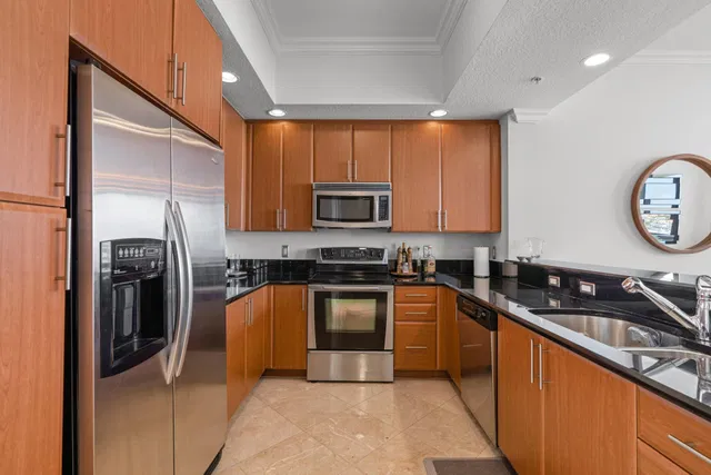 Two City Plaza Unit 818 photo 4