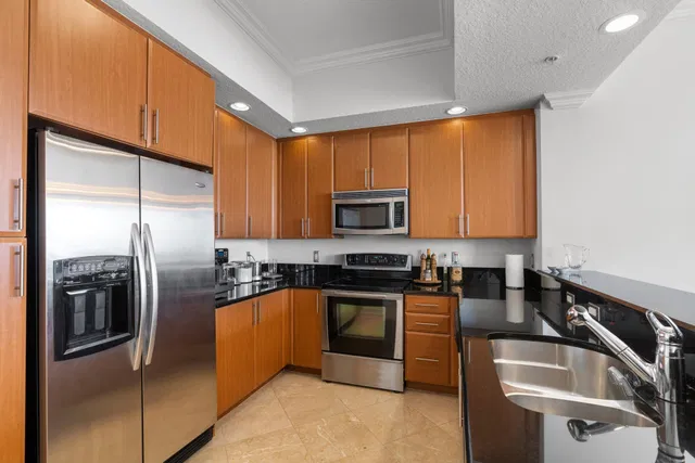 Two City Plaza Unit 818 photo 5